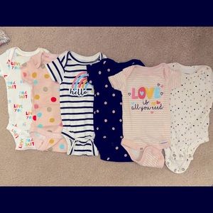 Newborn onesies lot